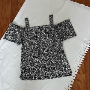 JM Collection Black and White open shoulder Blouse